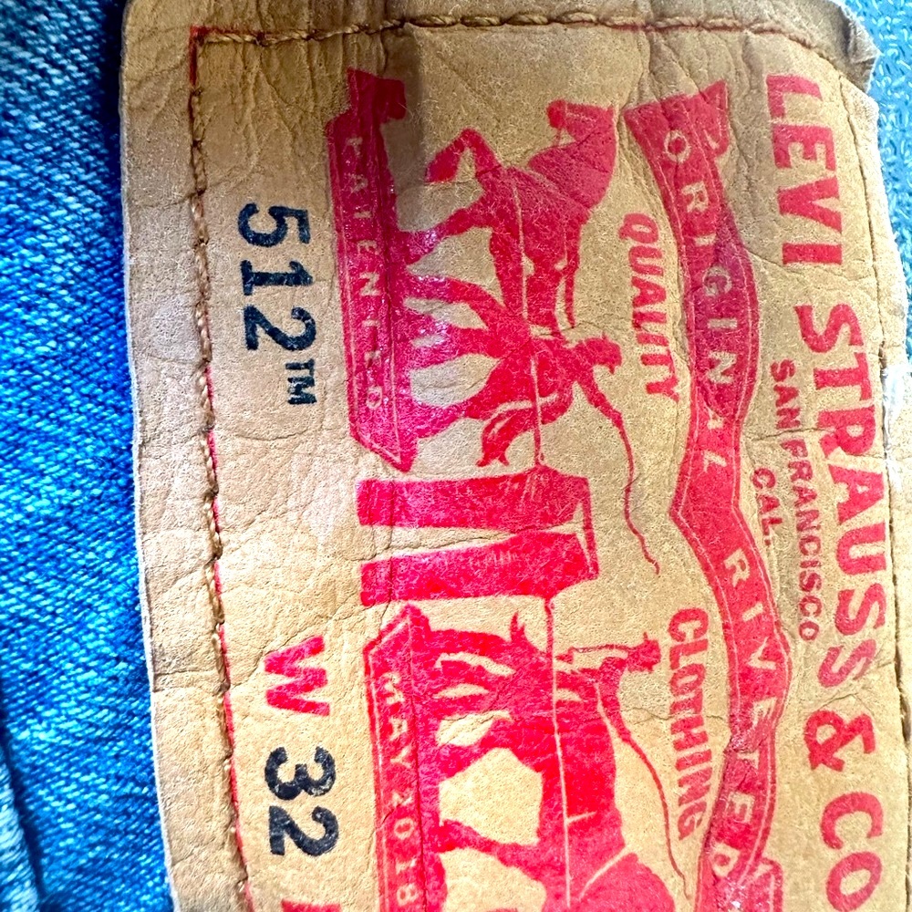 Levi 512  rip/ Re plaid  32 30  2019 made